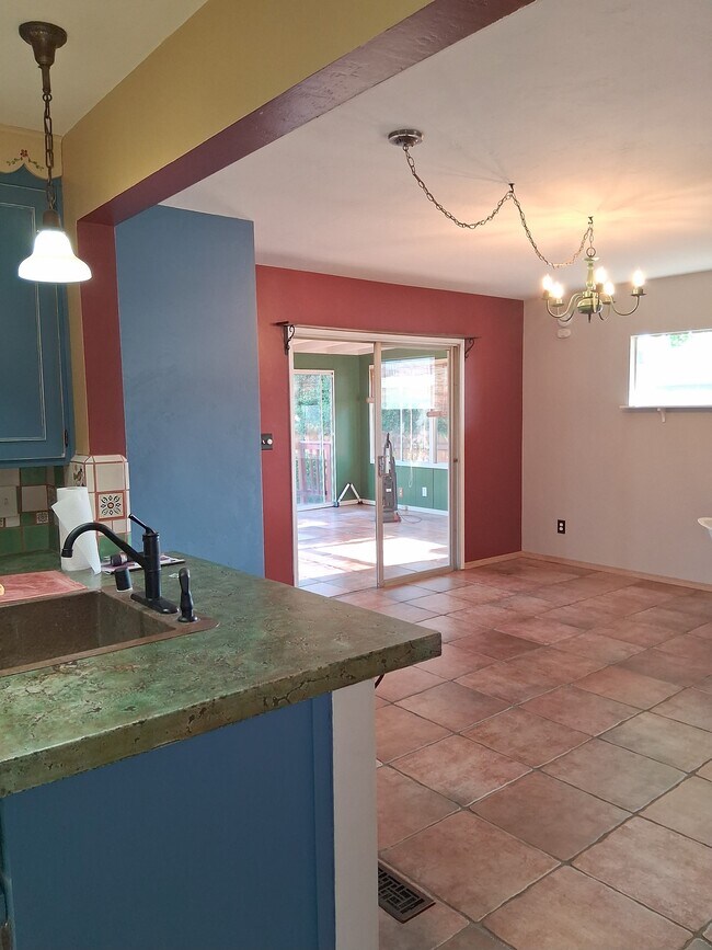 Building Photo - 491 Carnation Ave