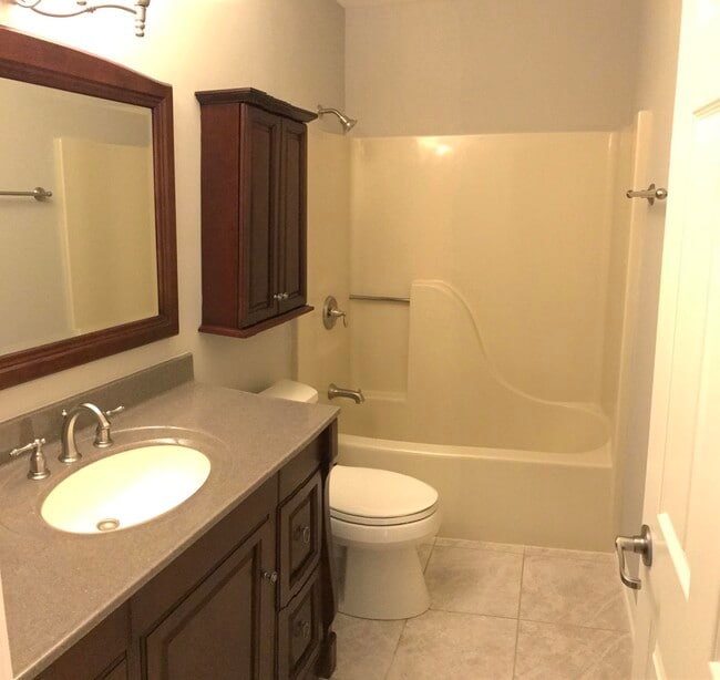 Building Photo - 4518 E Bridgewood Dr