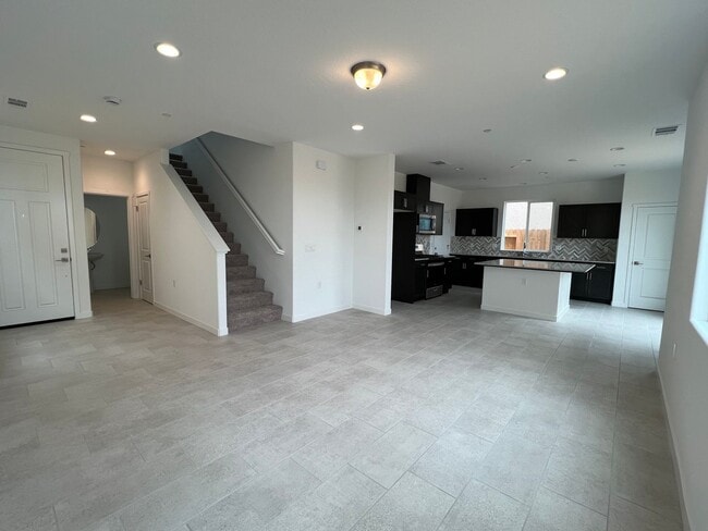 Building Photo - beautiful two-story home in RIVERSTONE