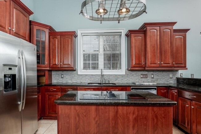 Building Photo - 205 Utopiate Ct