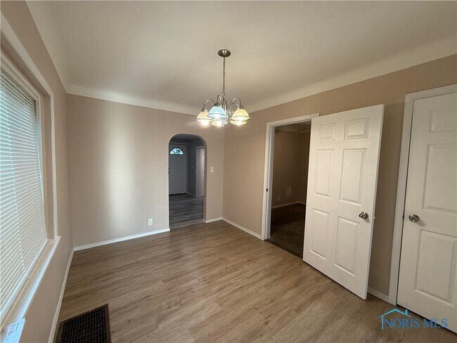 Building Photo - 3319 Maple St