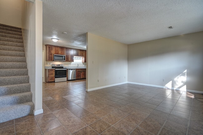 Building Photo - 135 Clover Valley Cir