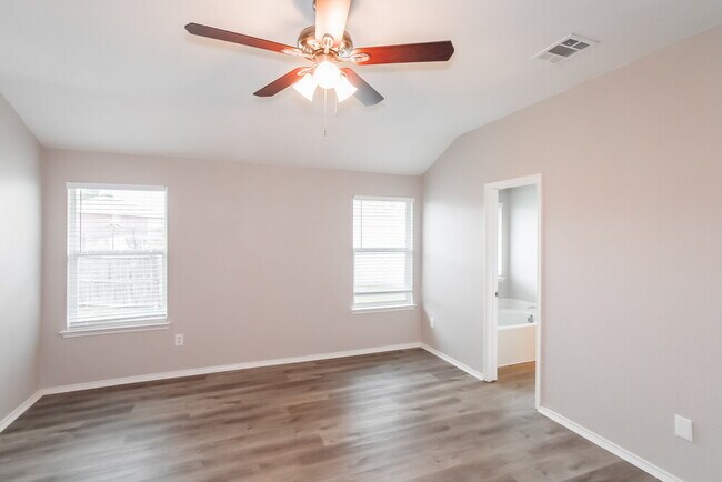 Building Photo - 605 Canyon Pl