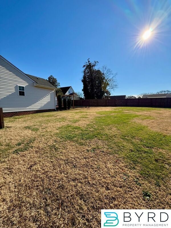 Building Photo - 1001 Greenview Dr