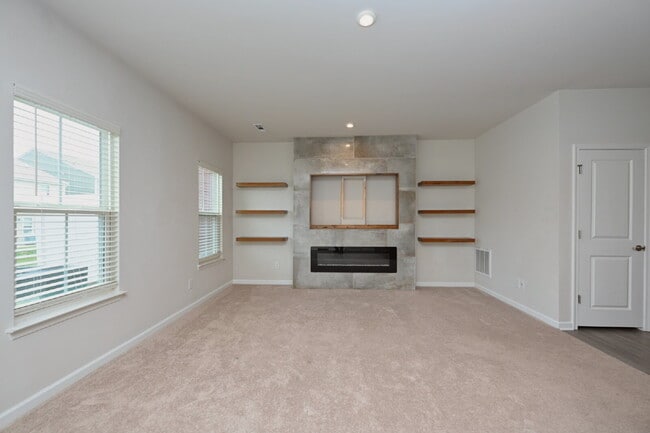 Building Photo - Luxury Townhome in a Prime Goodlettsville Location just Minutes to Nashville!