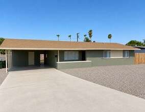 Building Photo - 3091 S Del Mar Ave