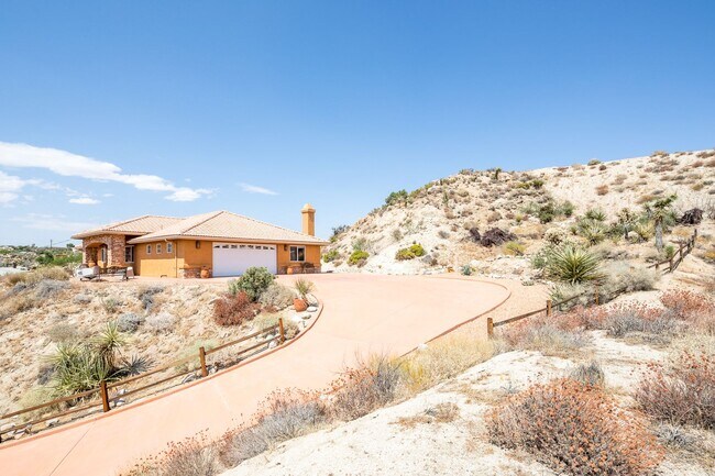 Building Photo - 3Bedroom/2Bathroom Coming soon July 2025!