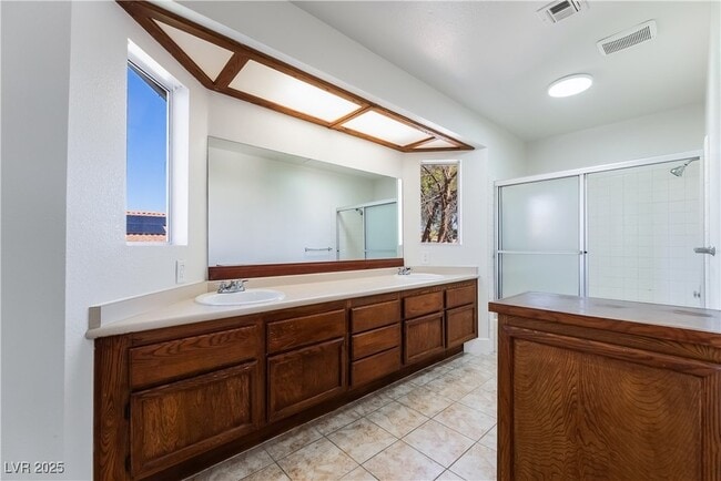 Building Photo - 8644 Trafalgar Dr