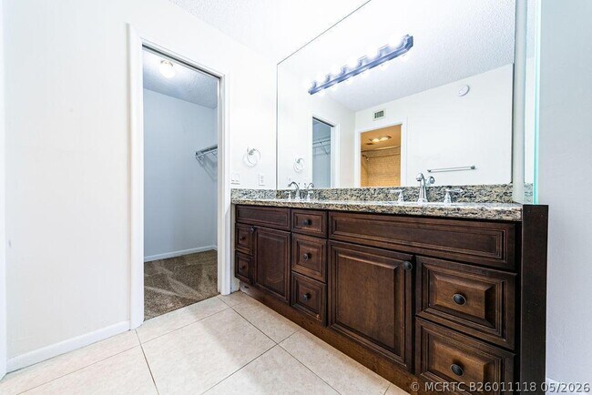 Building Photo - 6 Royal Palm Way