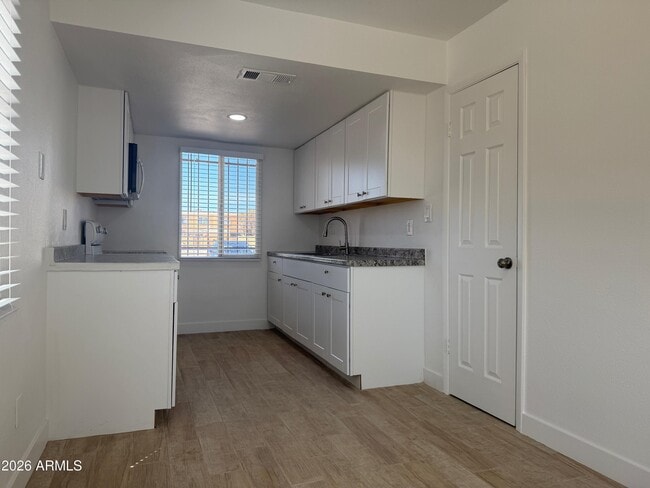 Building Photo - 4035 S 45th Pl