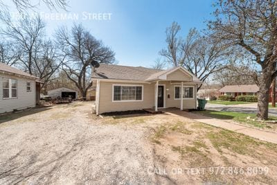 Building Photo - 930 Freeman St