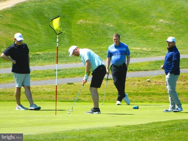 Building Photo - 82 Pebble Ln