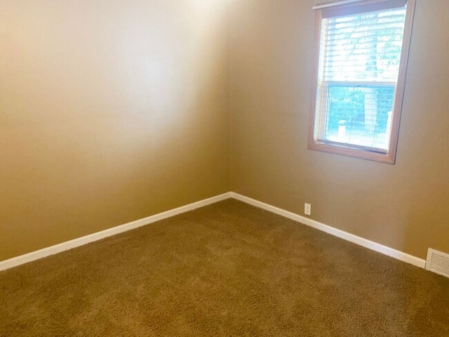 Building Photo - 3-Bedroom 1-Bath Single-Family Home With 1...