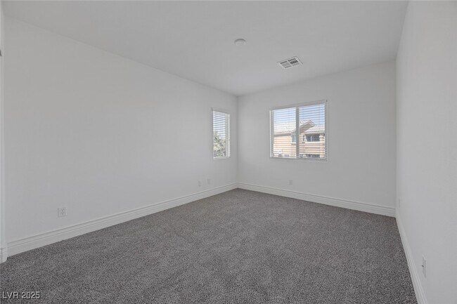 Building Photo - 155 Water Hazard Ln