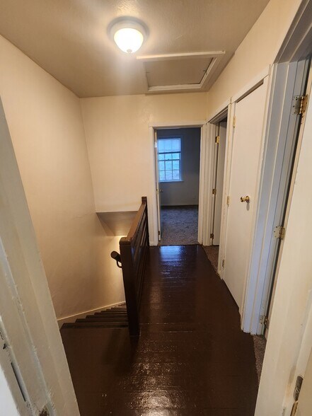 Building Photo - 1417 NW Carden Ave