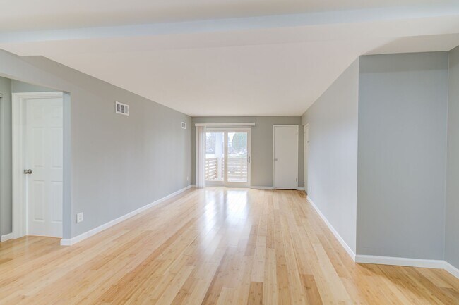 Building Photo - Minutes from I-170. Ask about our Move in ...