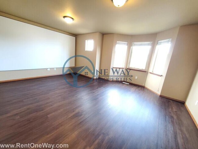 Building Photo - Amazing 3 Bed + 2 bonus rooms in Puyallup!