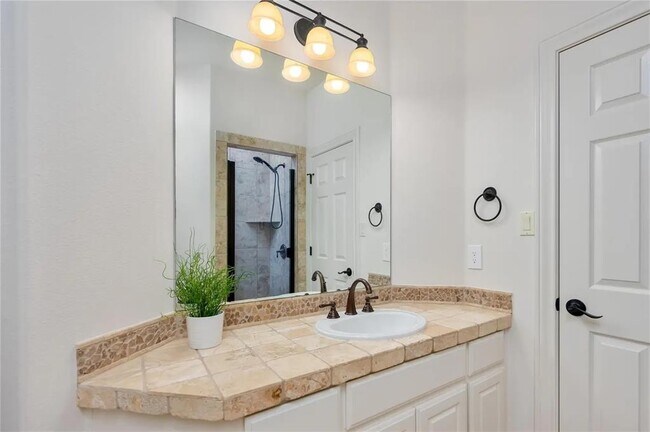Building Photo - 15 Chandon Ln
