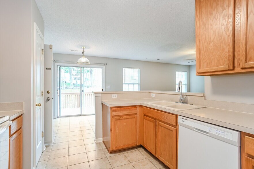 Building Photo - 9361 Golden Pond Dr
