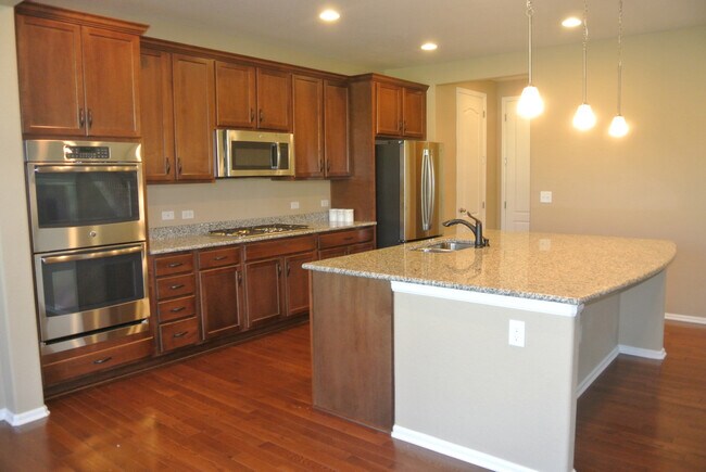 Building Photo - 5Bed/3.5Bath Home in Blackstone Country Club Community