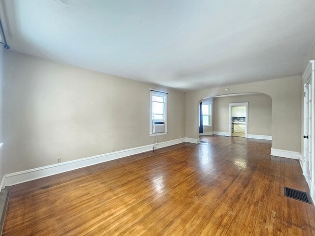 Building Photo - 2028 W 9th Ave