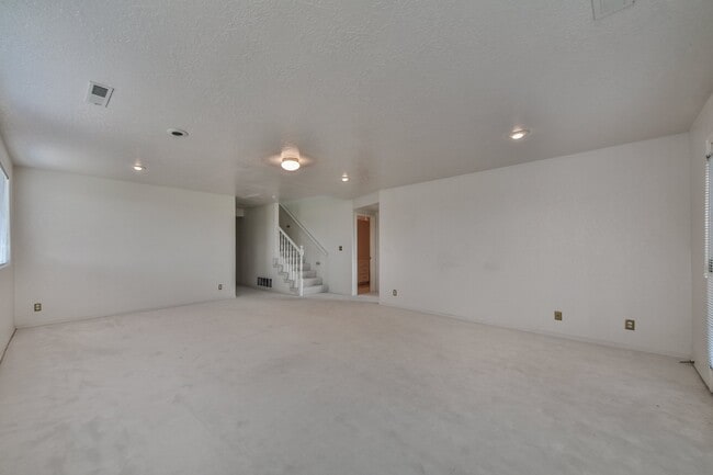 Building Photo - 824 Hampton Rd