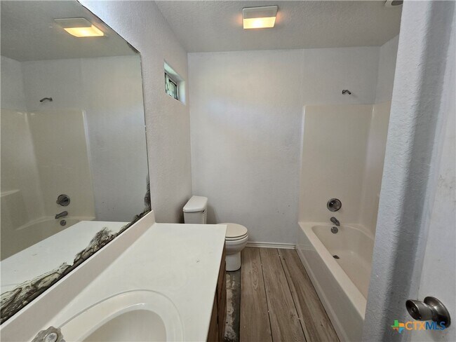 Building Photo - 761 Sheffield Rd