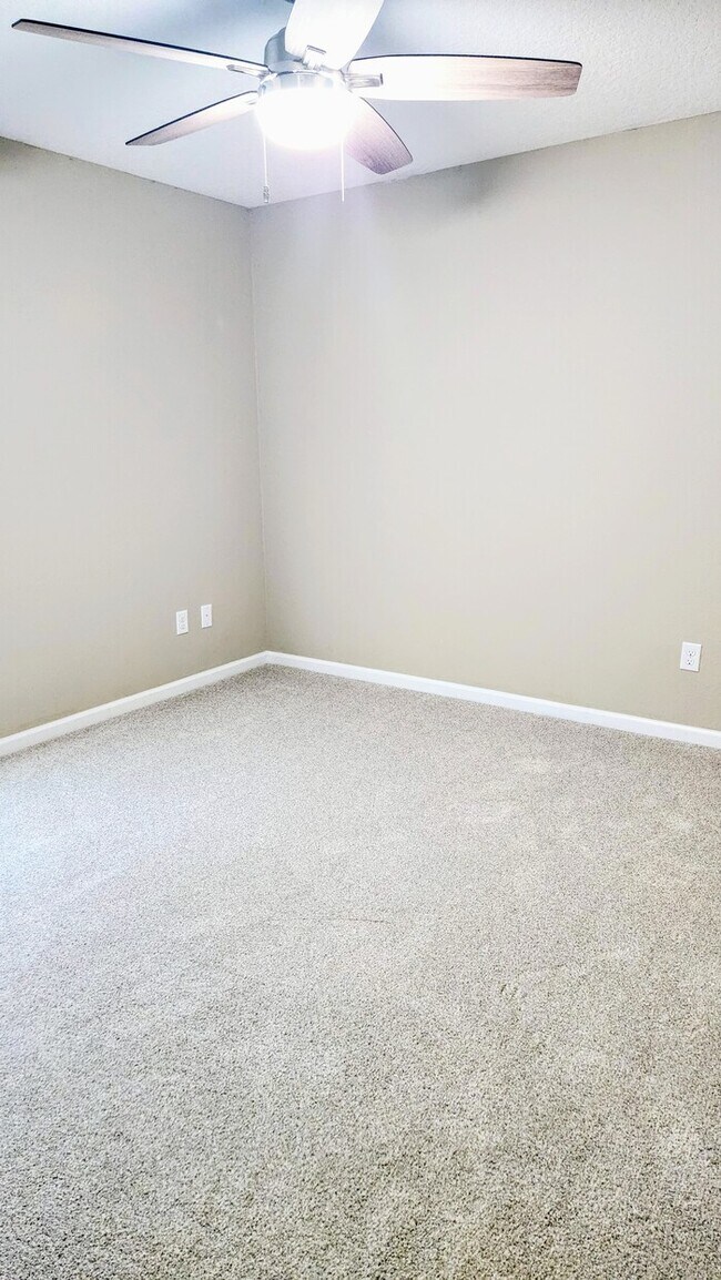 Building Photo - Charming 4-Bedroom Home in Middleburg with...