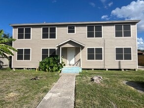 Building Photo - South Side Two Bedroom One Bath with Elect...