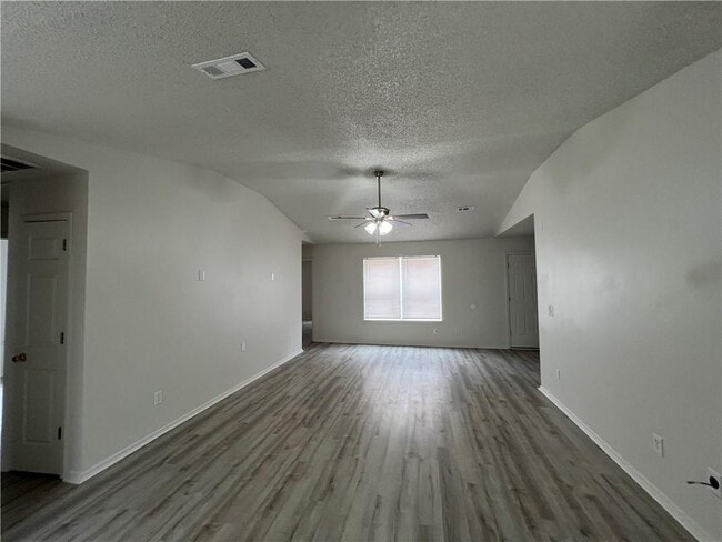 Building Photo - 609 Marigold Ave