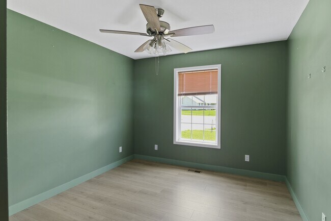 Building Photo - 709 N Abbey Rd