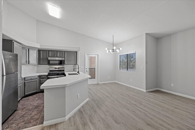 Building Photo - 900 Heavenly Hills Ct