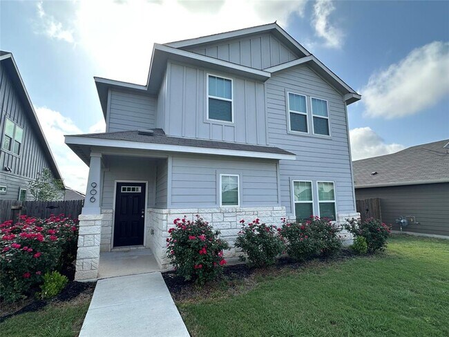 Primary Photo - 906 Main St