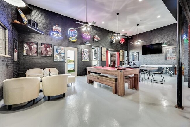 Building Photo - 3008 Point Cove