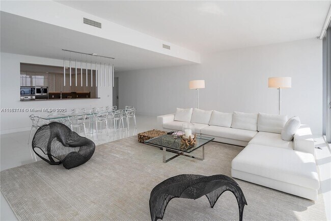 Building Photo - 17475 Collins Ave