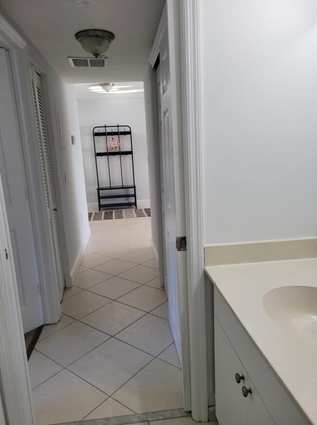 Building Photo - 4401 Crystal Lake Dr