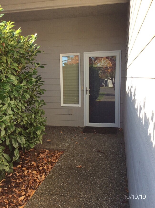 Building Photo - 1511 Burrows Ct