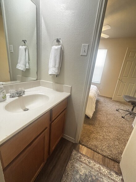 Building Photo - 409 Creek St