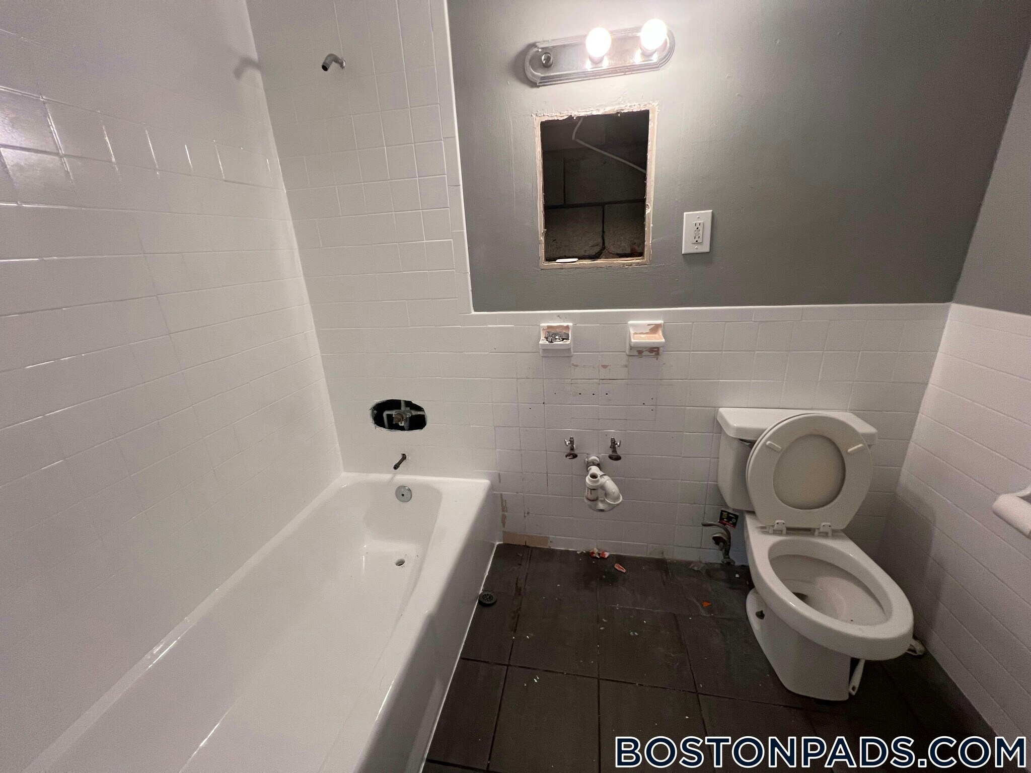 Building Photo - 245 Main St