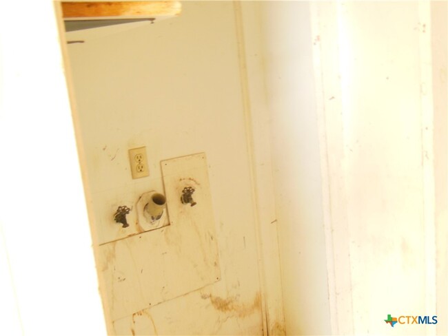 Building Photo - 1022 Clover Cir