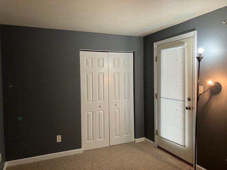 Building Photo - 2 E Wheeling St