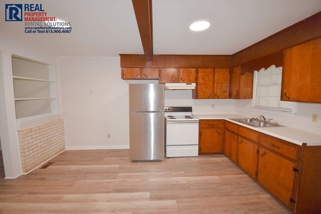 Building Photo - 1513 Lakeshore Dr