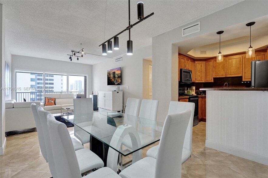 Building Photo - 1980 S Ocean Dr