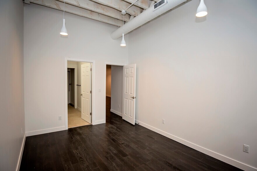bedroom - 1044 Central Ave