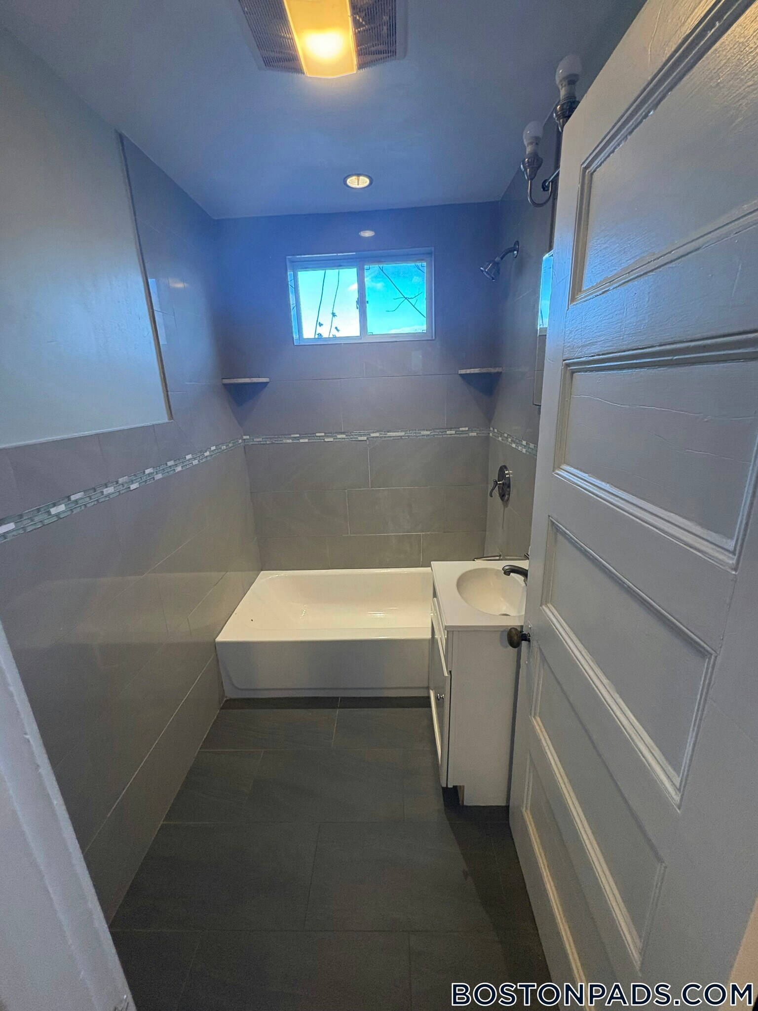 Building Photo - 27R Albion St