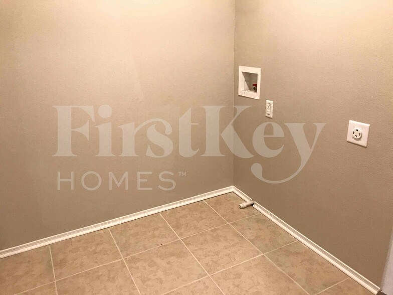 Building Photo - 5455 Sandy Shell Dr