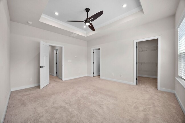 Building Photo - Gorgeous 4 bed 3.5 bath in Trinity Townes ...