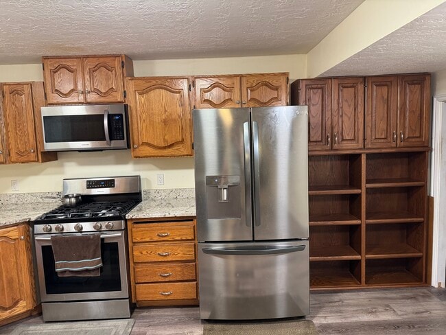 Building Photo - 422 E 200 N