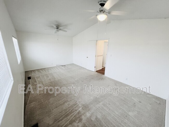 Building Photo - 7008 Angela Dr NE