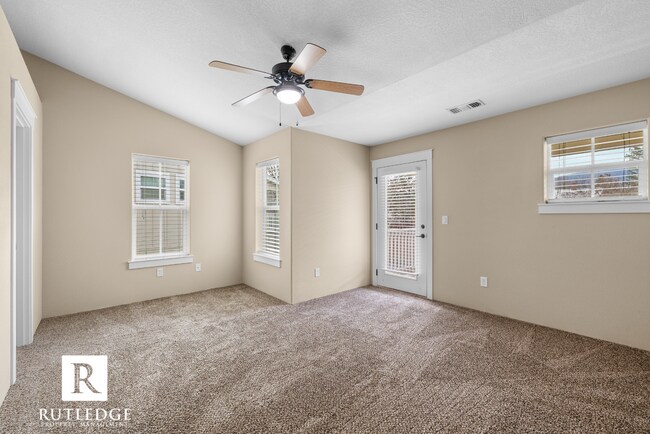 Building Photo - Gorgeous End Unit Townhome in The Heart of Historic Jacksonville!